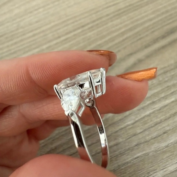 NEW 925 SILVER 6g PEAR CRYSTAL SIMULATED DIAMOND SIMPSON WEDDING RING - Picture 6 of 6